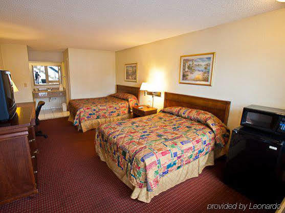 Key West Inn - Нюпорт Нюз Екстериор снимка