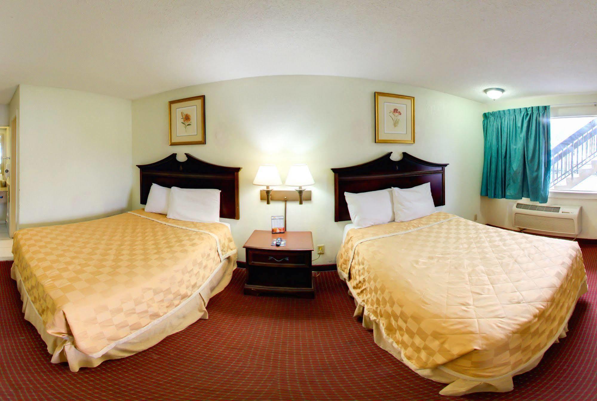 Key West Inn - Нюпорт Нюз Екстериор снимка
