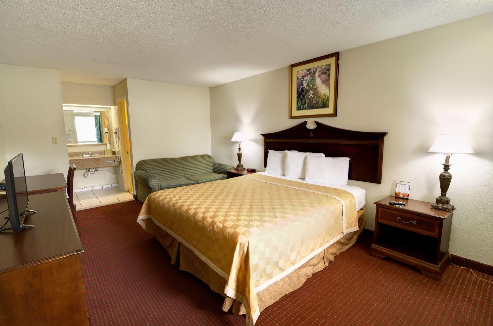 Key West Inn - Нюпорт Нюз Екстериор снимка