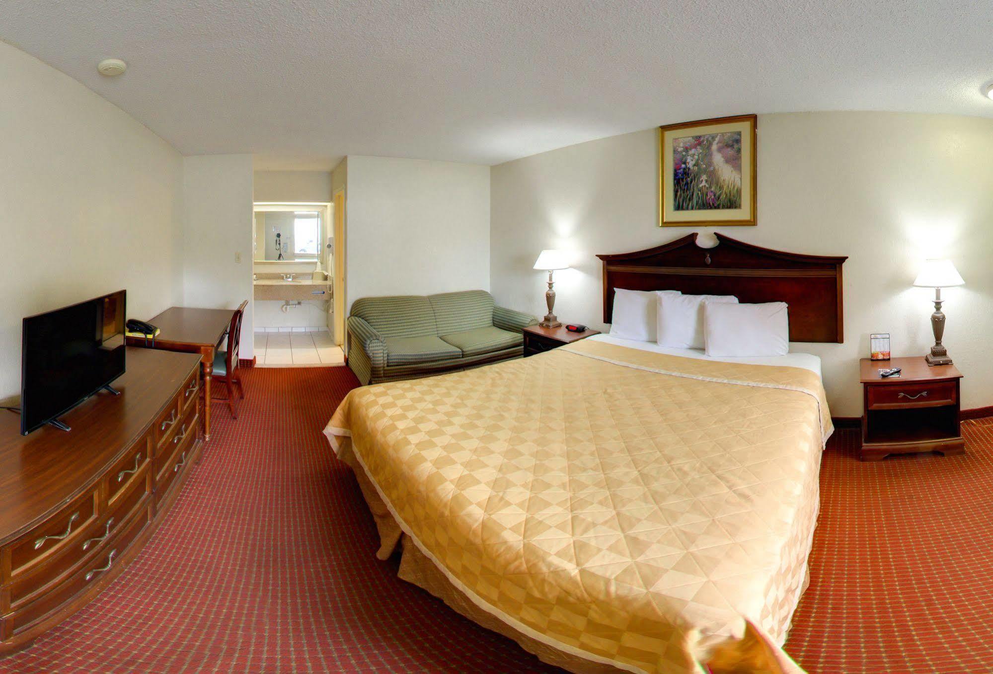 Key West Inn - Нюпорт Нюз Екстериор снимка